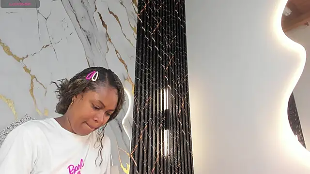 Snapshot of ebony_hot1 chatting on 10-22-25, 02:17 ebony hot1 online show from 10-22-25, 02:17