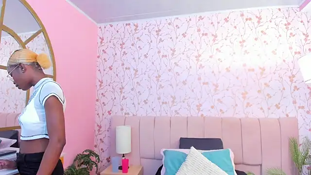 amber-hill online show from 11-18-25, 07:07