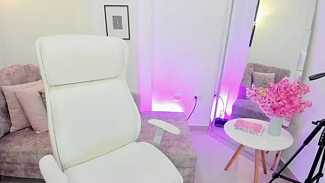 naomii campbell  online show from 11-05-25, 07:47