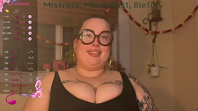 Snapshot of MissBika chatting on 12-21-24, 02:30 MissBika online show from 12-21-24, 02:30