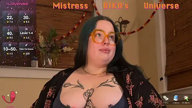 Snapshot of MissBika chatting on 03-04-25, 02:27 MissBika online show from 03-04-25, 02:27