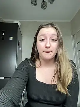 Strawberryyyyik online show from 01-06-25, 04:02