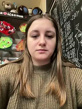 Strawberryyyyik online show from 01-17-25, 04:49
