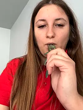 Strawberryyyyik online show from 09-24-25, 05:00