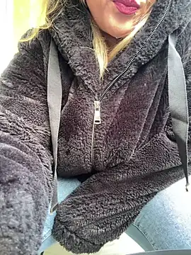 ZoeMesmerize online show from 12-16-24, 08:52