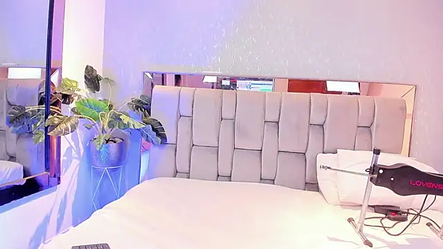 RoseTaylor   online show from 01-10-26, 04:58