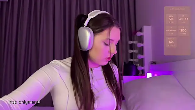 Snapshot of MENNDI chatting on 01-29-25, 05:45 MENNDI online show from 01-29-25, 05:45