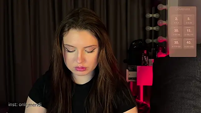 Snapshot of MENNDI chatting on 02-08-25, 07:05 MENNDI online show from 02-08-25, 07:05