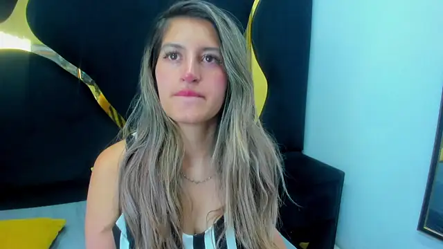 GiaRoussel online show from 09-26-25, 03:16