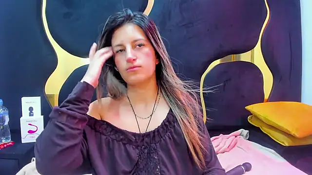 GiaRoussel online show from 10-26-25, 03:07