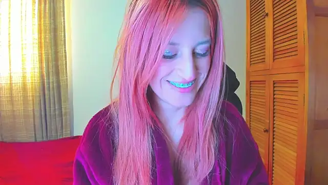 Snapshot of GiaRoussel chatting on 06-18-26, 03:27 GiaRoussel online show from 06-18-26, 03:27