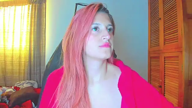 Snapshot of GiaRoussel chatting on 06-19-26, 02:21 GiaRoussel online show from 06-19-26, 02:21