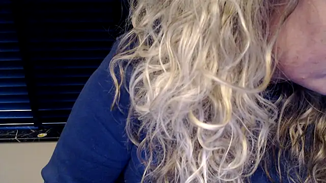 JenniLowen online show from 02-10-25, 01:55