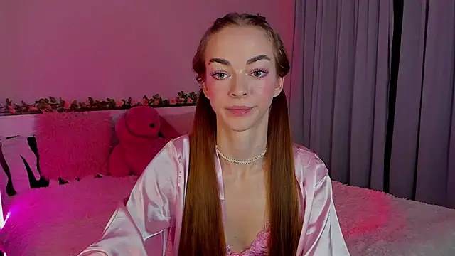 Snapshot of Undertheskin chatting on 12-08-24, 02:41 Undertheskin online show from 12-08-24, 02:41