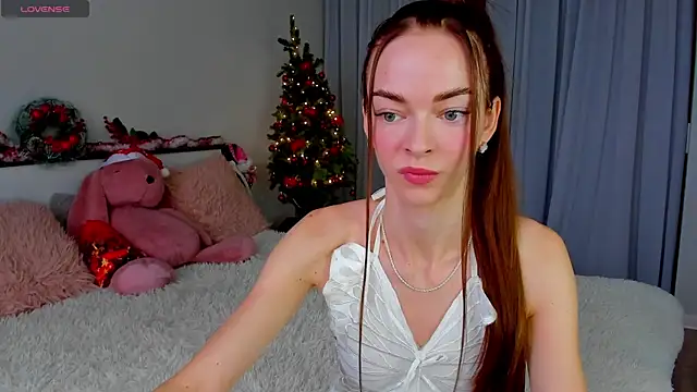 Snapshot of Undertheskin chatting on 12-27-24, 08:02 Undertheskin online show from 12-27-24, 08:02