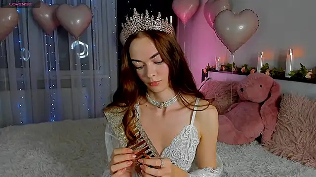 Snapshot of Undertheskin chatting on 02-08-25, 07:16 Undertheskin online show from 02-08-25, 07:16