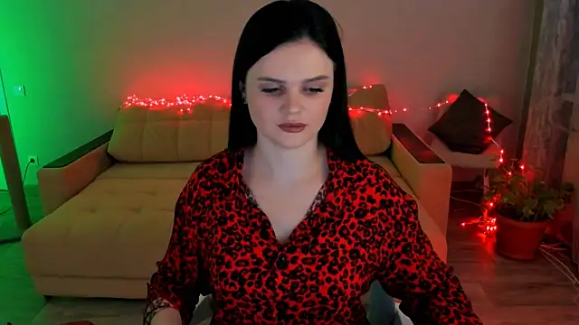 Lora Cain online show from 12-20-25, 12:23