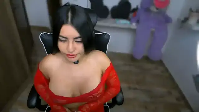 Snapshot of Layla_Nicols chatting on 06-01-26, 12:18 Layla Nicols online show from 06-01-26, 12:18