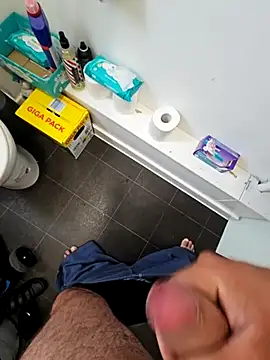 Snapshot of eric69_69 chatting on 09-27-25, 08:52 eric69 69 online show from 09-27-25, 08:52