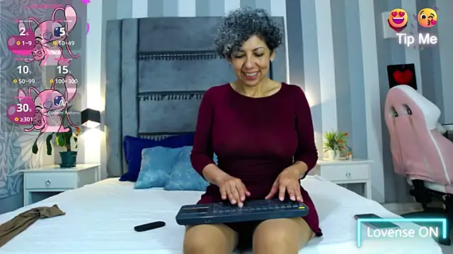 Julianewell online show from 01-14-25, 12:24