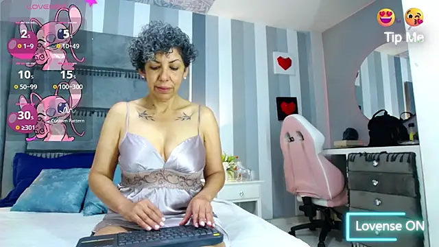 Julianewell online show from 01-20-25, 12:18