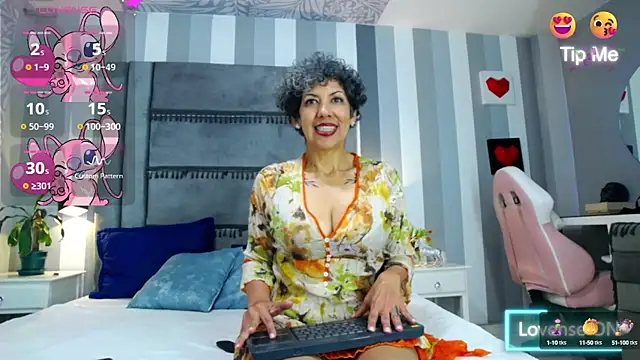 Julianewell online show from 01-23-25, 03:11