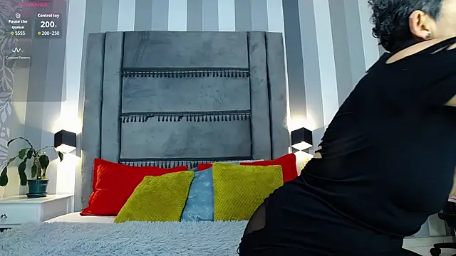 Julianewell online show from 10-10-25, 12:37