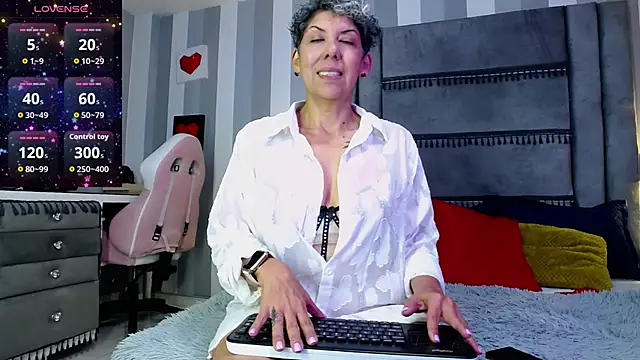 Julianewell online show from 05-13-26, 12:46