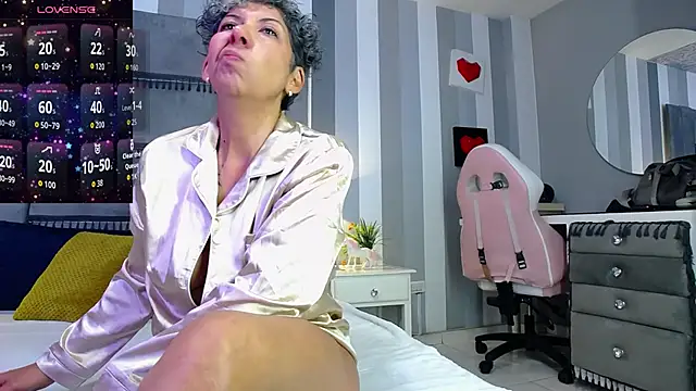 Julianewell online show from 06-12-26, 12:26