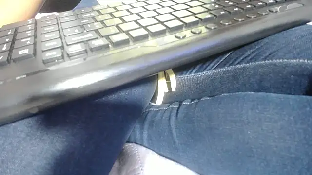 KOURTNEY-- online show from 10-20-25, 01:50