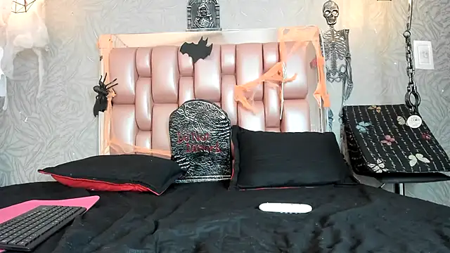 KOURTNEY-- online show from 10-25-25, 02:08