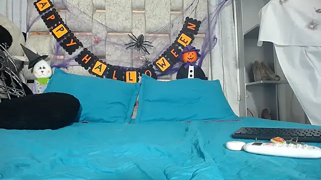 KOURTNEY-- online show from 11-02-25, 02:14