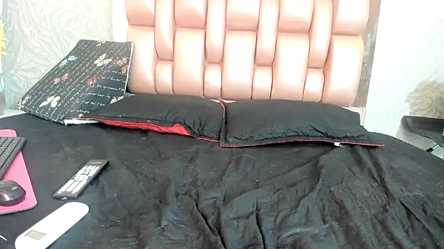 KOURTNEY-- online show from 11-15-25, 02:09