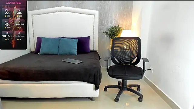 Snapshot of _Peach1_ chatting on 01-29-25, 01:17 Peach1 online show from 01-29-25, 01:17