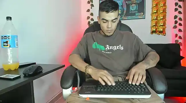 mikee scooth online show from 12-28-24, 04:19