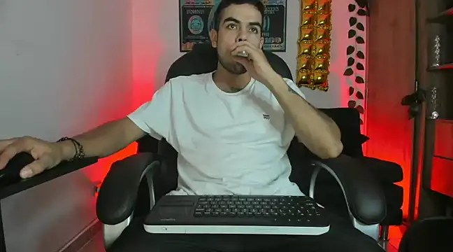 mikee scooth online show from 01-04-25, 08:16