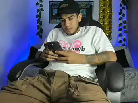 mikee scooth online show from 01-19-25, 02:57