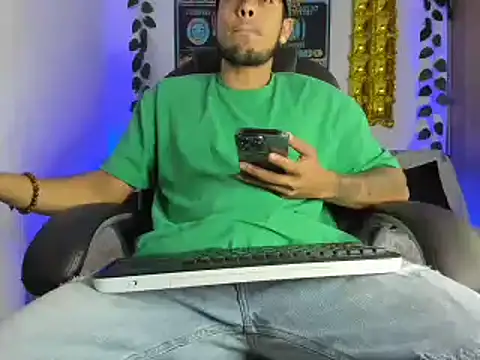 mikee scooth online show from 01-20-25, 02:32