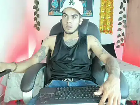 mikee scooth online show from 02-09-25, 03:43