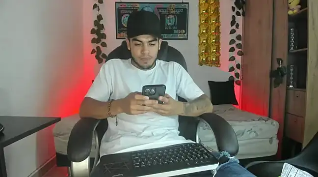 mikee scooth online show from 02-11-25, 04:01