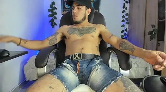 mikee scooth online show from 02-17-25, 05:14