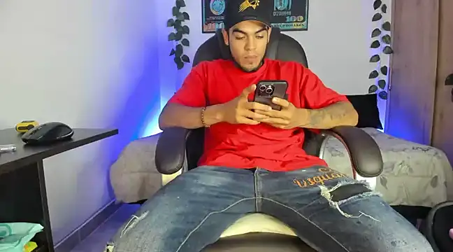 mikee scooth online show from 02-19-25, 04:44
