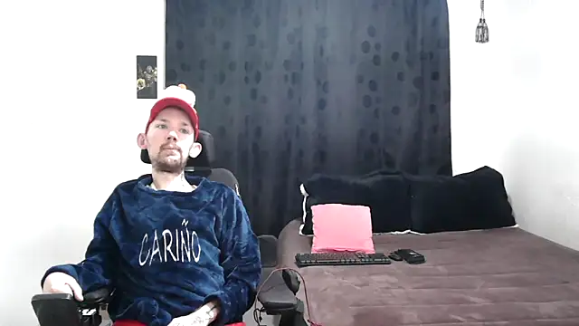 Snapshot of Sophia_and_Thomas chatting on 12-22-24, 11:22 Sophia and Thomas online show from 12-22-24, 11:22