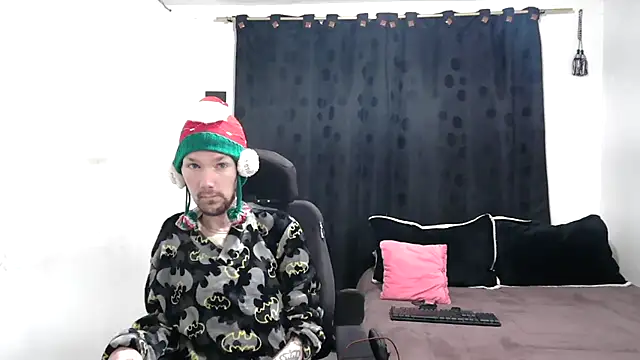 Snapshot of Sophia_and_Thomas chatting on 12-24-24, 11:38 Sophia and Thomas online show from 12-24-24, 11:38