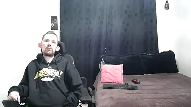 Snapshot of Sophia_and_Thomas chatting on 12-27-24, 11:06 Sophia and Thomas online show from 12-27-24, 11:06