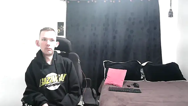 Snapshot of Sophia_and_Thomas chatting on 12-31-24, 12:15 Sophia and Thomas online show from 12-31-24, 12:15