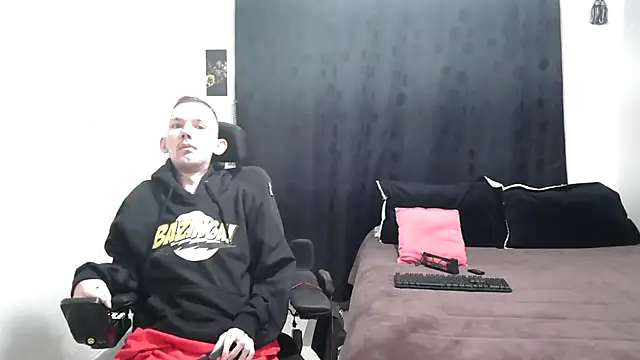 Snapshot of Sophia_and_Thomas chatting on 01-01-25, 12:33 Sophia and Thomas online show from 01-01-25, 12:33