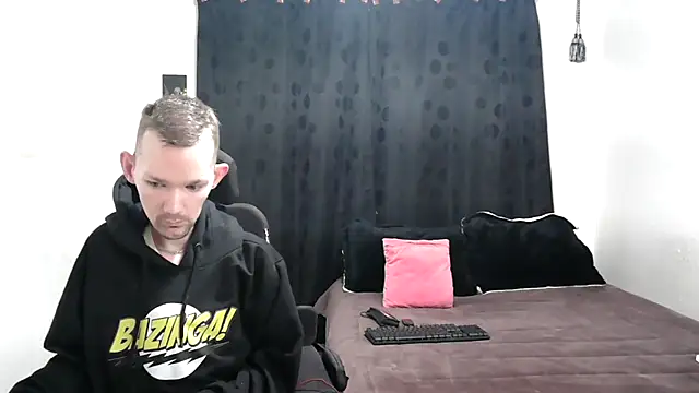 Snapshot of Sophia_and_Thomas chatting on 01-06-25, 12:13 Sophia and Thomas online show from 01-06-25, 12:13