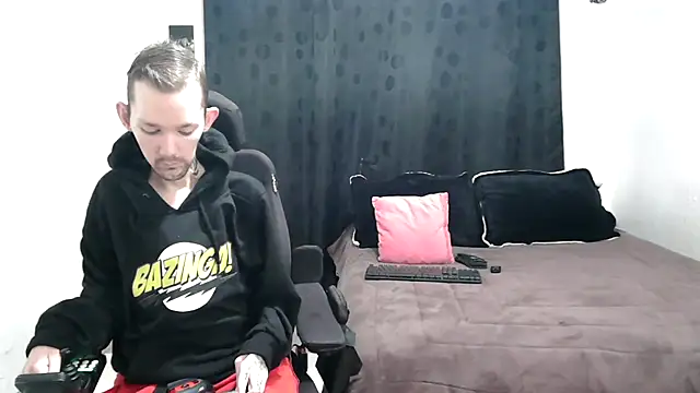 Snapshot of Sophia_and_Thomas chatting on 02-13-25, 11:50 Sophia and Thomas online show from 02-13-25, 11:50