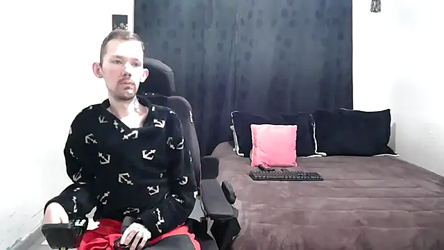 Snapshot of Sophia_and_Thomas chatting on 02-14-25, 11:31 Sophia and Thomas online show from 02-14-25, 11:31